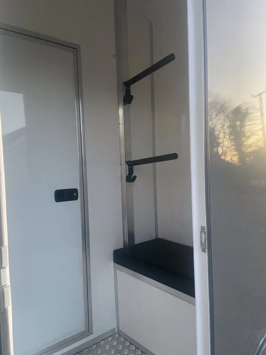 NEW 3.5 TONNES 2 STALL HORSEBOX / 2 BOX BY REGENT - Image 4