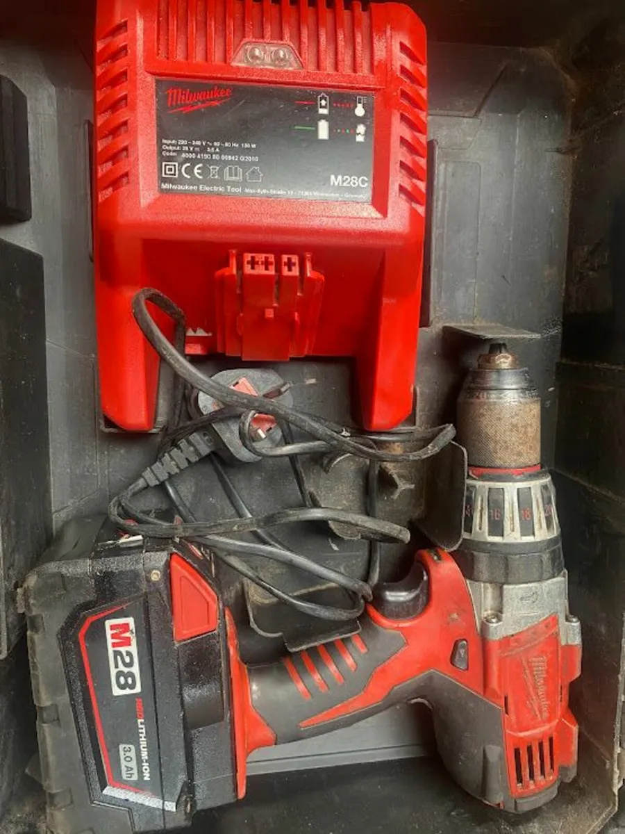 Milwaukee Drill 28 volt