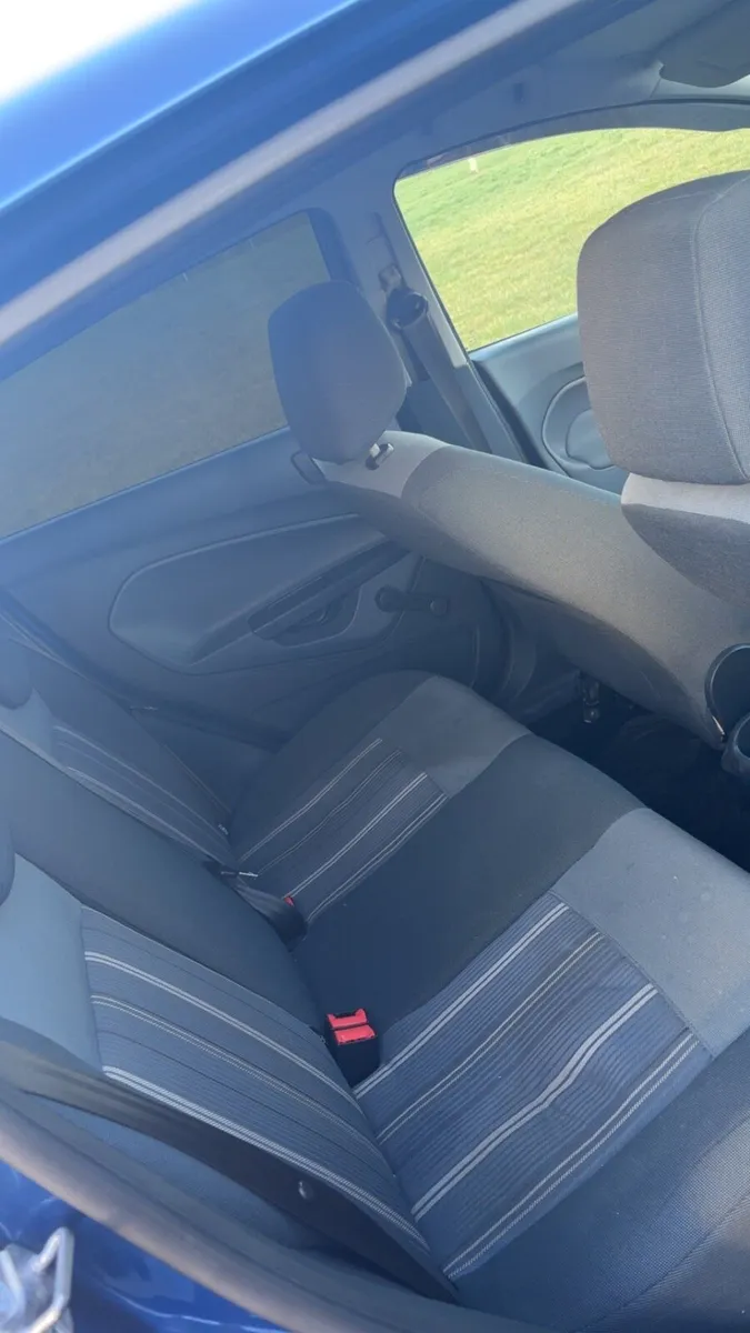 Ford fiesta - Image 4