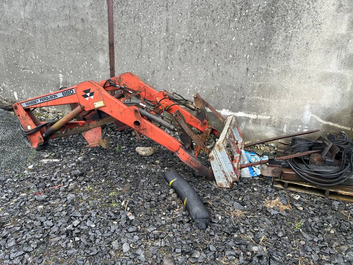 Massey Ferguson 880 Front Loader - Image 1