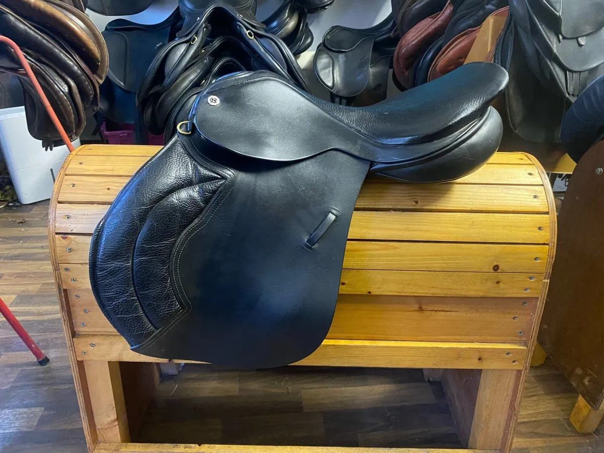 17.5 wide cliff barnsby Leather saddle - Image 1
