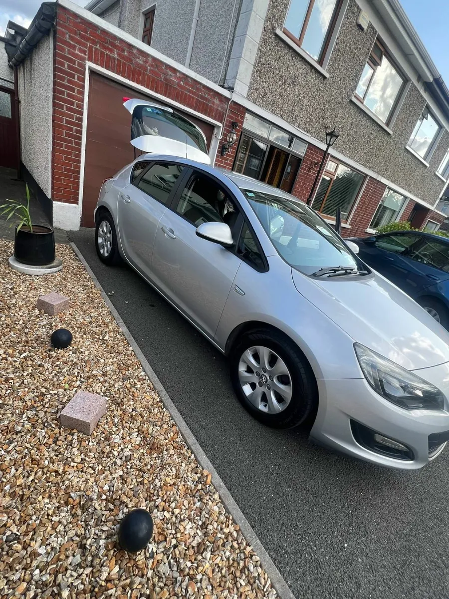 Opel Astra 2014 - Image 1
