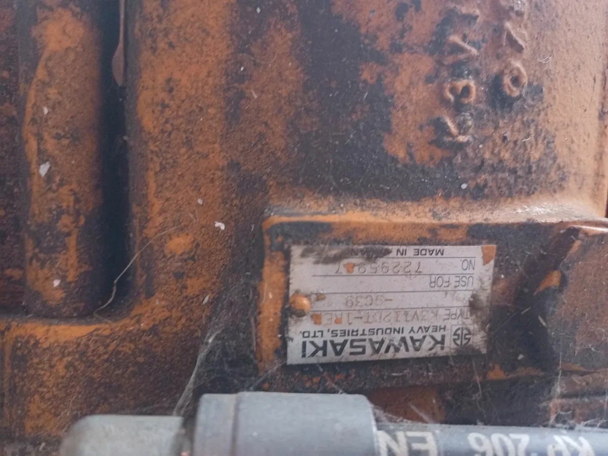 Kawasaki 210 pumps - Image 3
