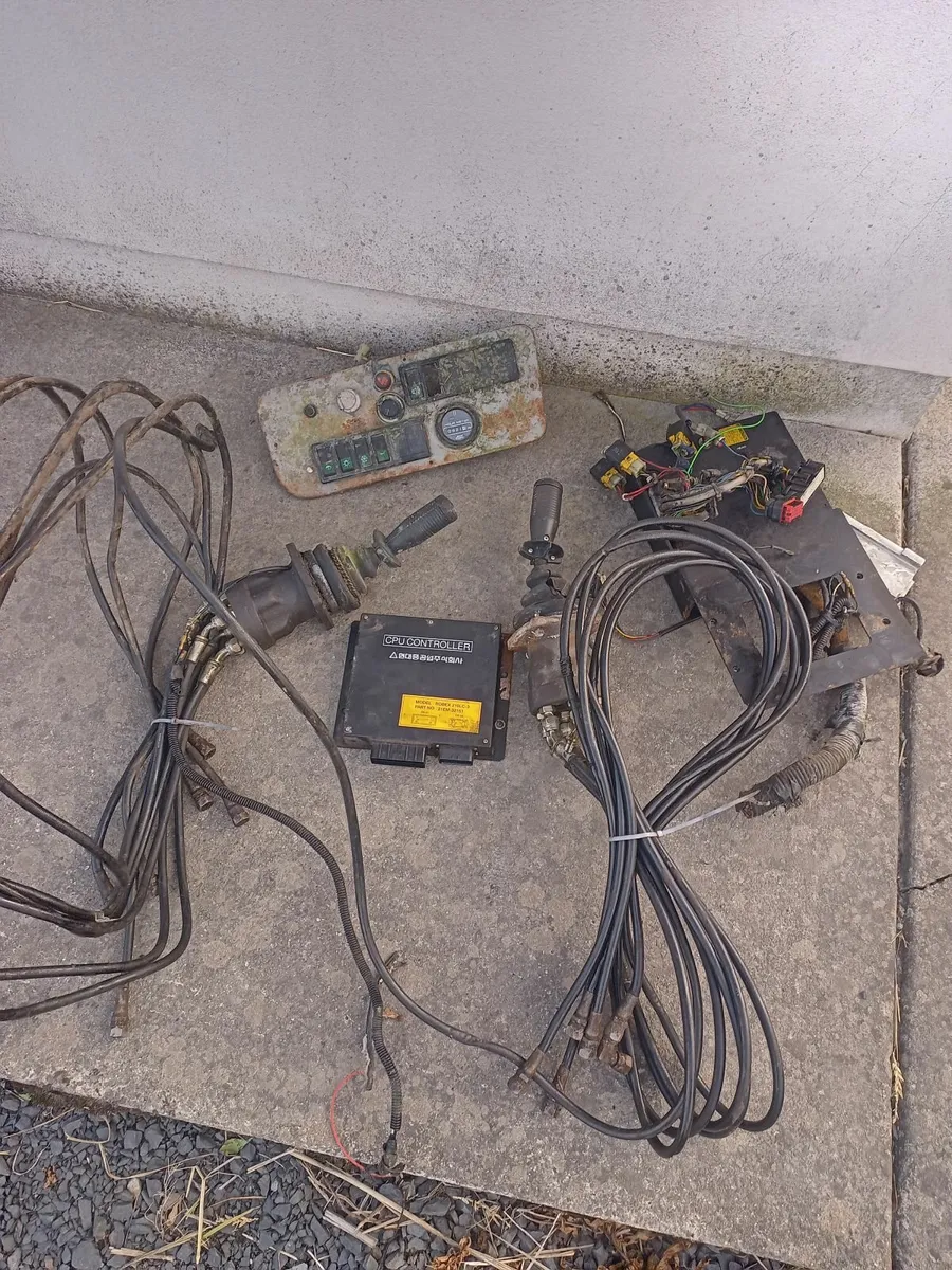 Kawasaki 210 pumps - Image 4