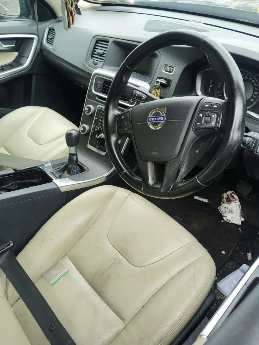 Breaking Volvo S60 2014 1.6diesel - Image 4