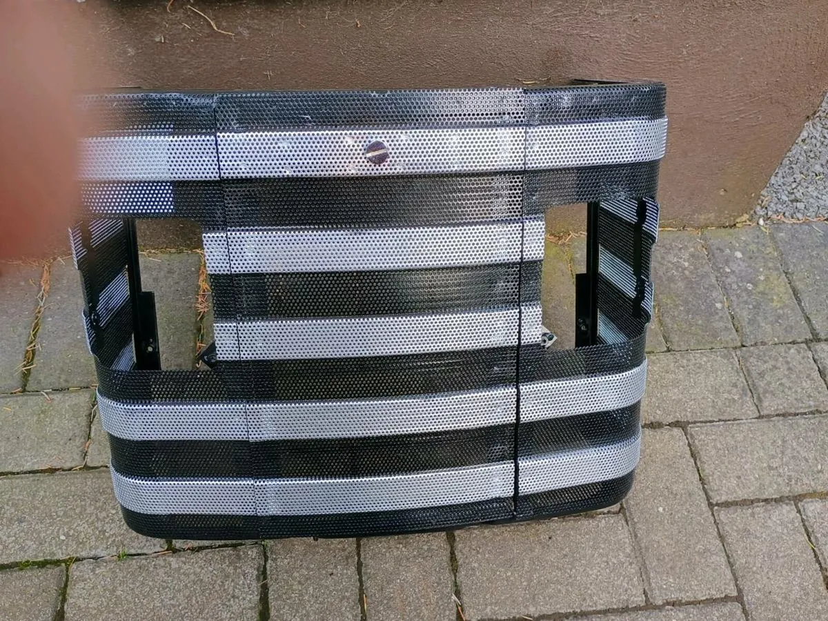 Massey Ferguson 188 grill - Image 3
