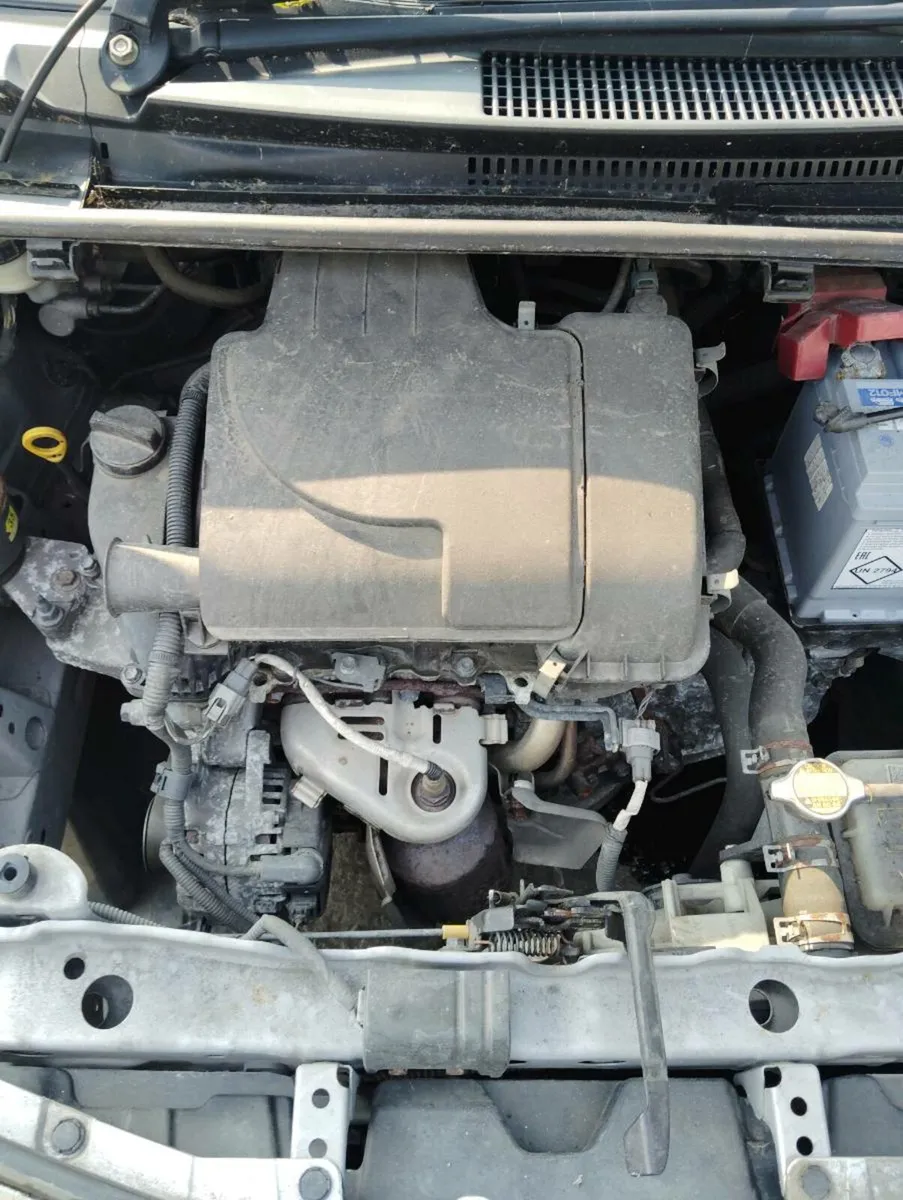 Breaking Toyota Yaris 2013 petrol - Image 2