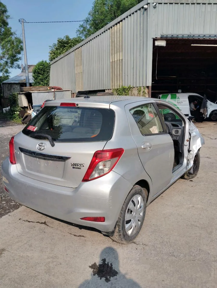 Breaking Toyota Yaris 2013 petrol - Image 3