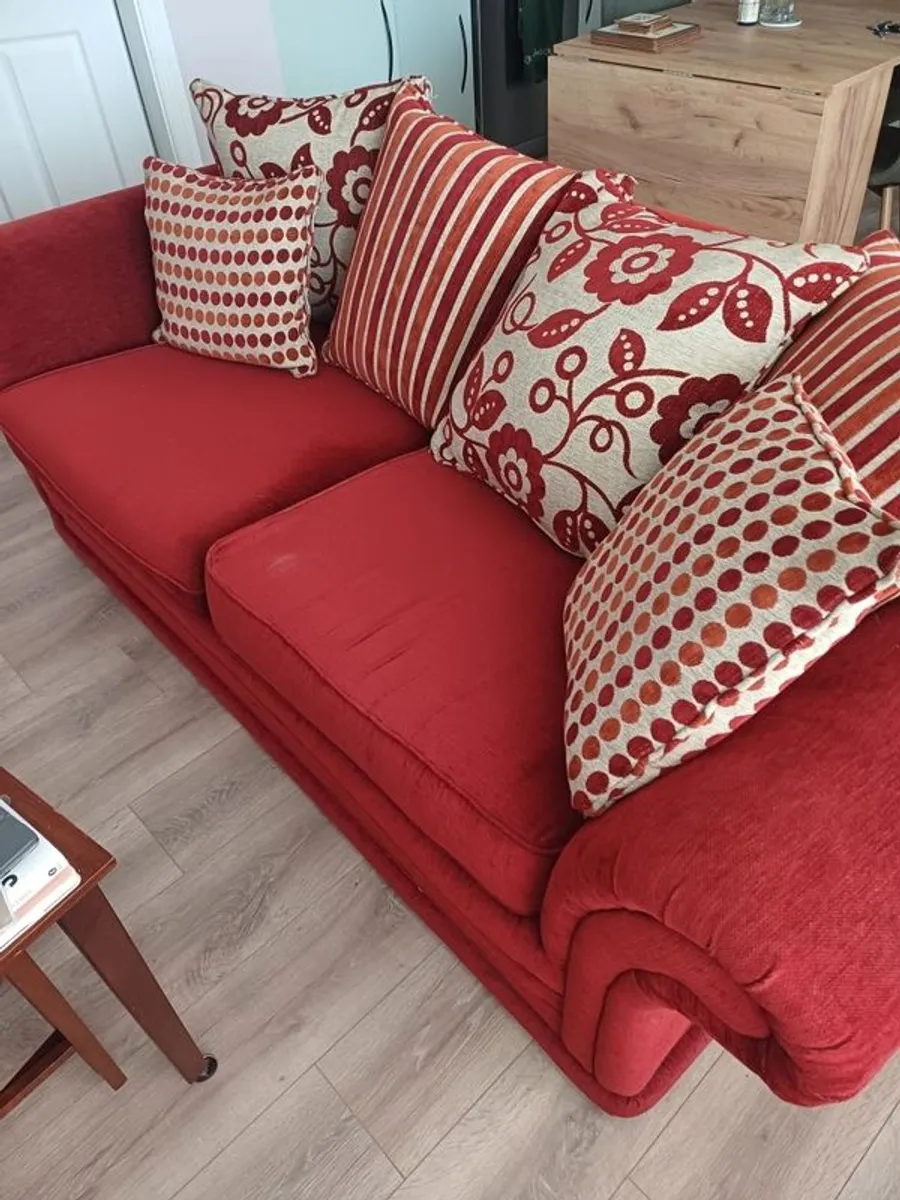 Stylish 3 & 2 seater Sofa - Image 2