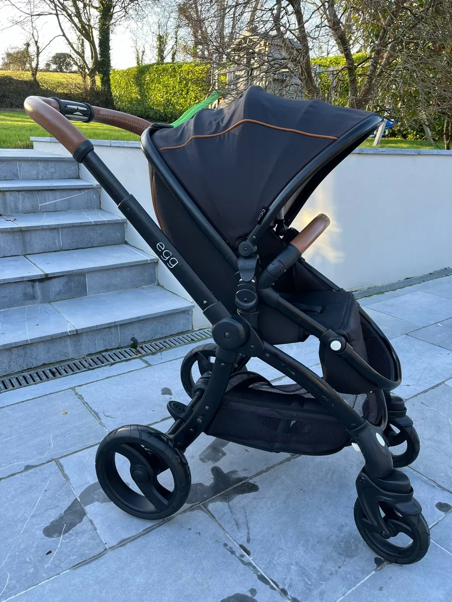 Egg Stroller and Carrycot Travel System - Image 1