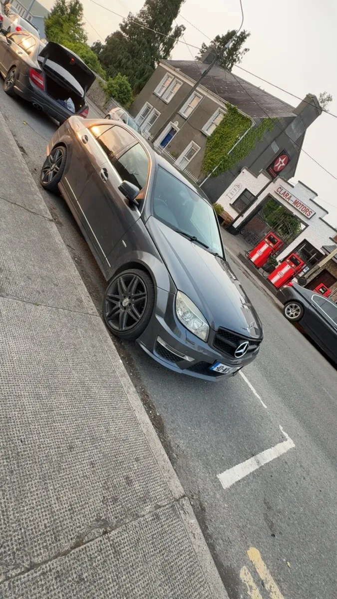 C220 Mercedes - Image 2