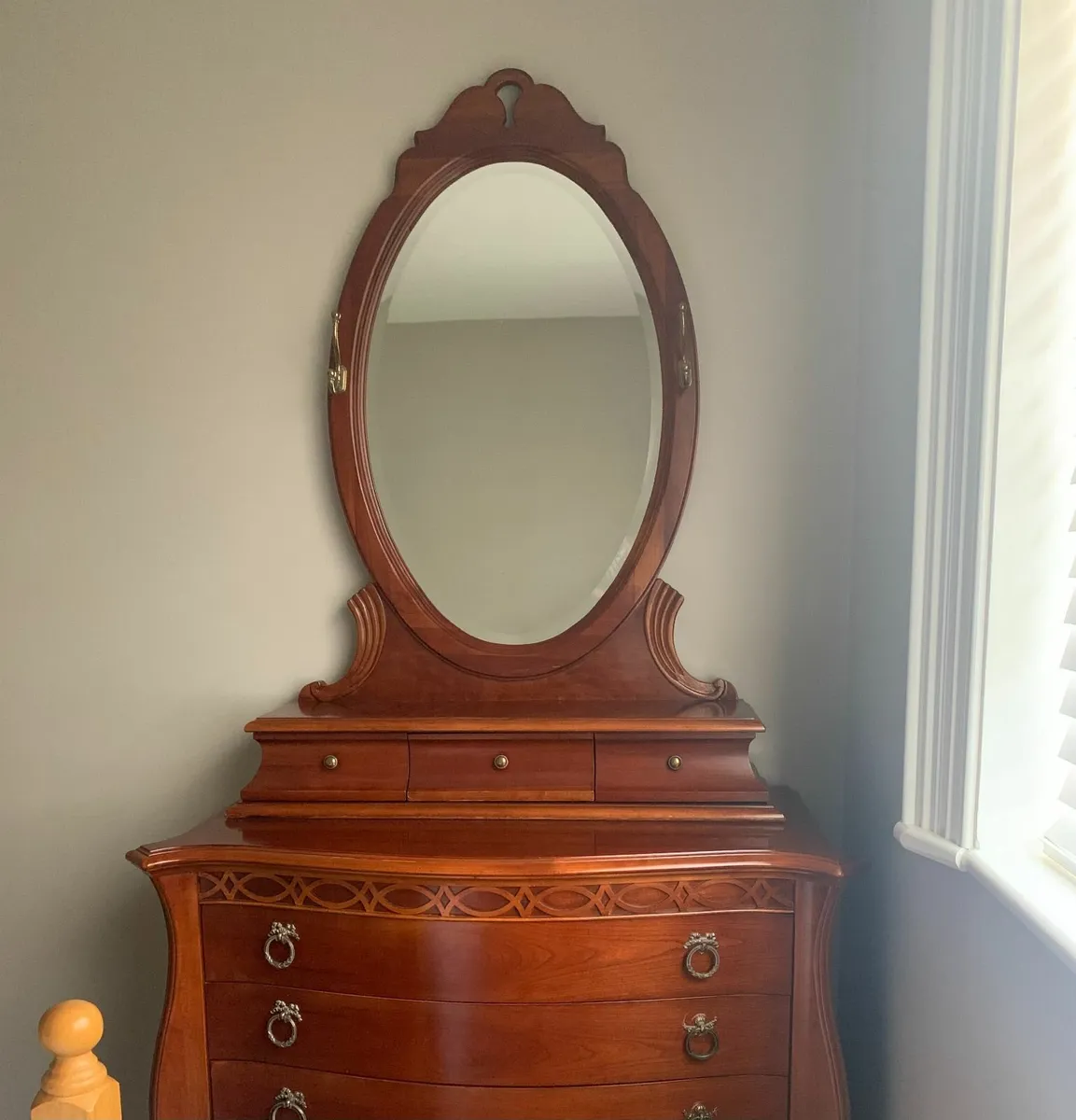 Mahogany Chest of drawers with Vanity Mirror - Image 4