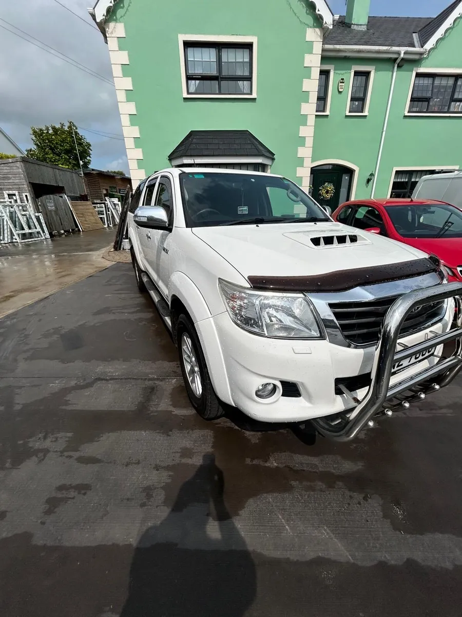 Toyota Hilux Invincible - Image 2