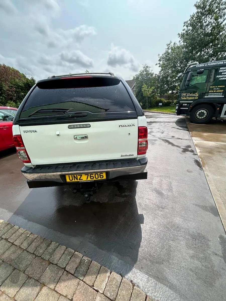 Toyota Hilux Invincible - Image 3