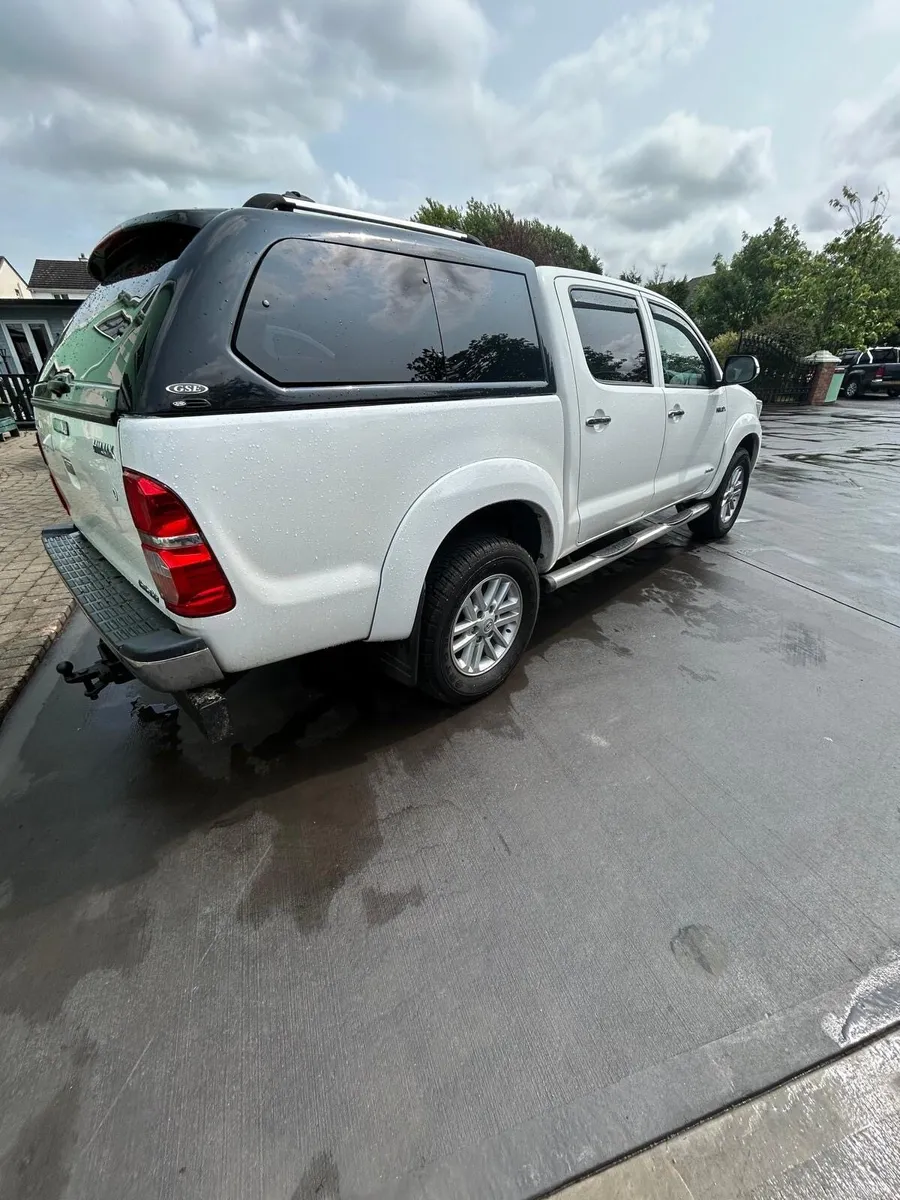 Toyota Hilux Invincible - Image 4