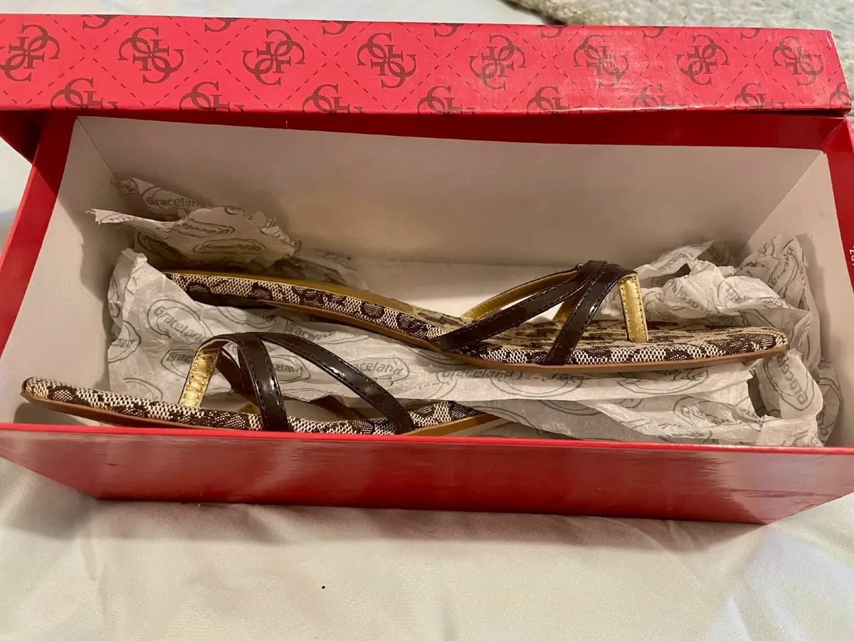 Guess patent kitten heel sandals size 7 (US 9) - Image 2