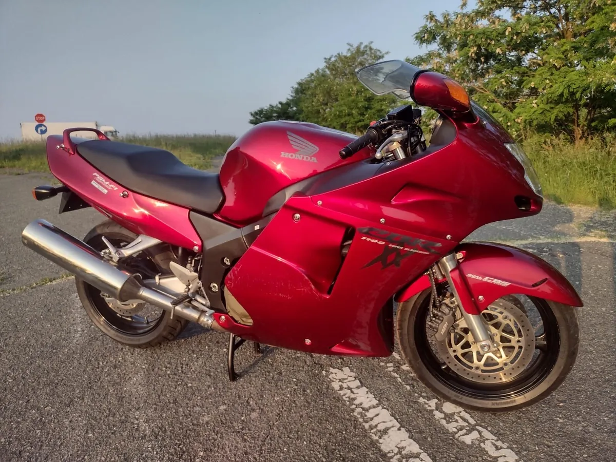 Honda cbr1100xx 17839 miles zzr1100 - Image 2