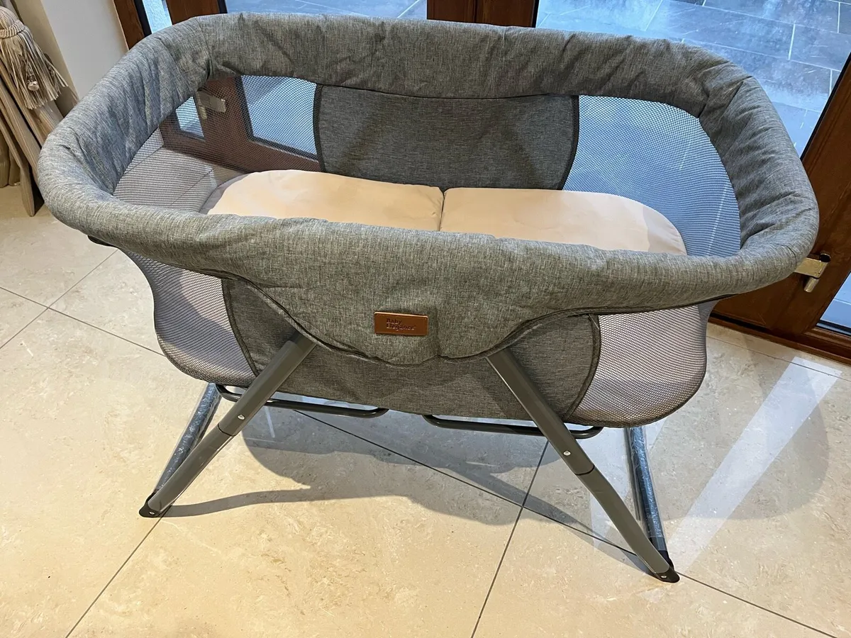 Baby Elegance Kangu Foldable Crib - Image 2