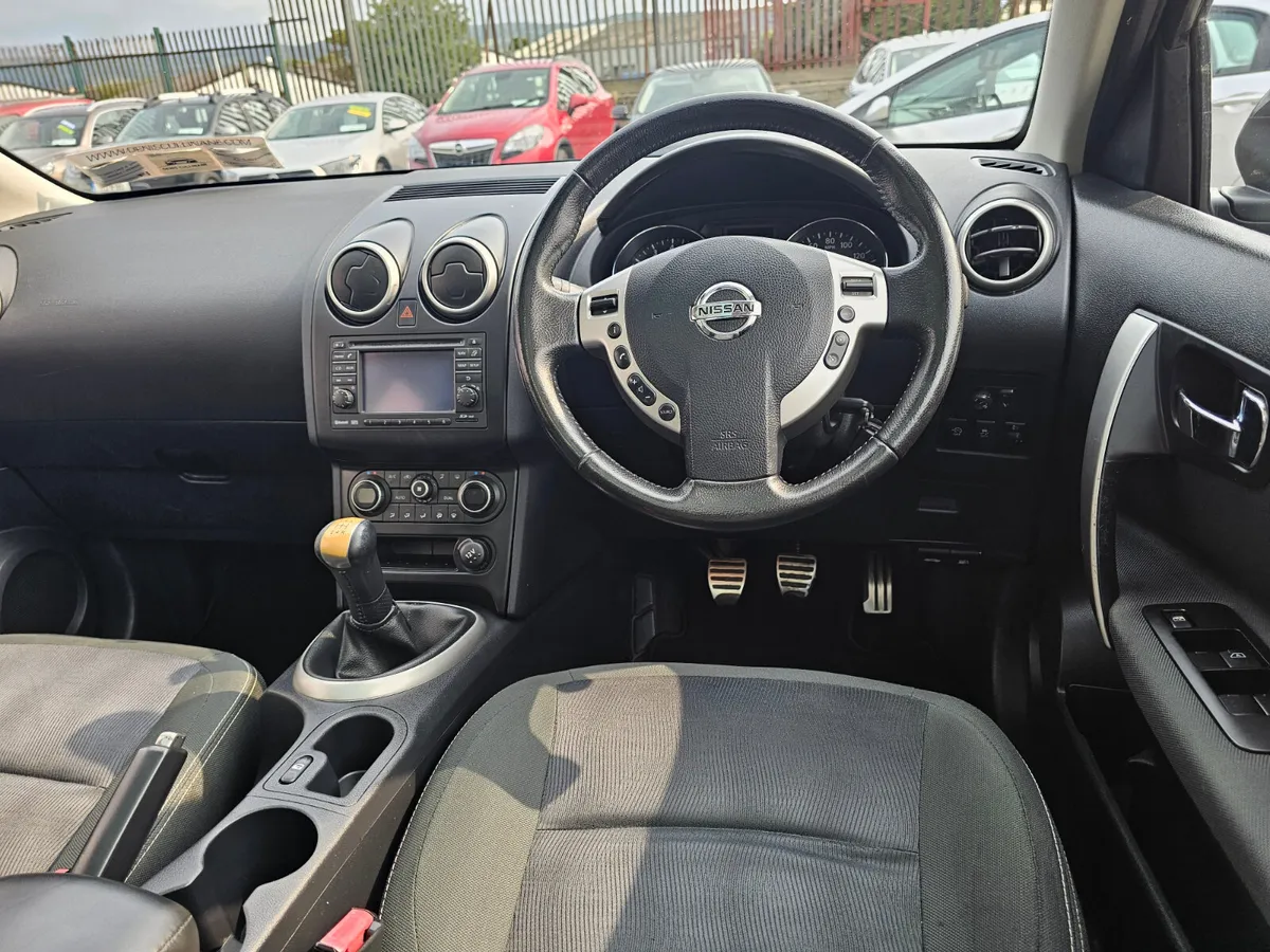 NISSAN QASHQAI +2  // REVERSE CAM & PAN ROOF & NAV - Image 4