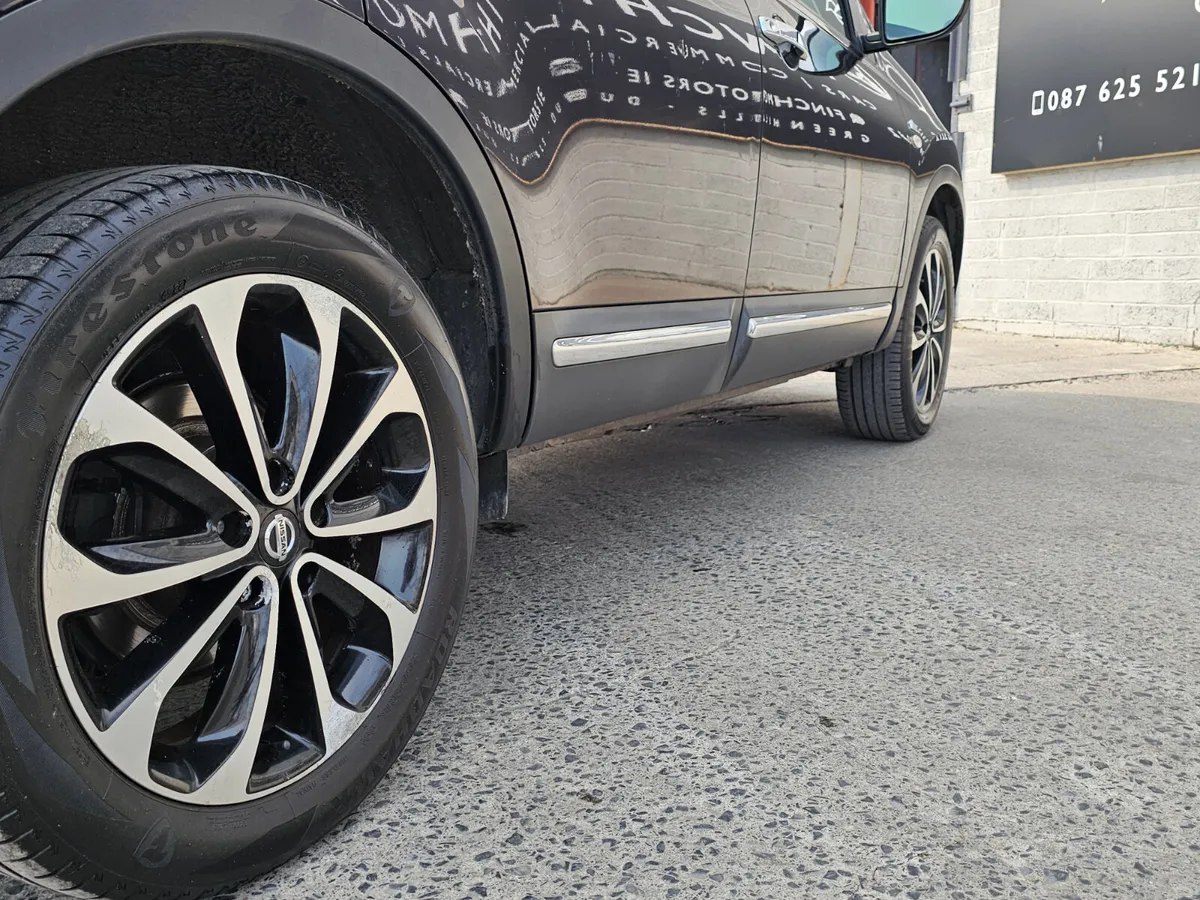 NISSAN QASHQAI +2  // REVERSE CAM & PAN ROOF & NAV - Image 3