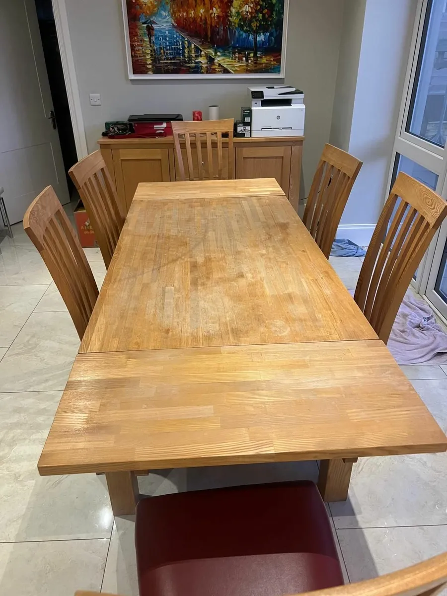 Table and chairs - Image 1