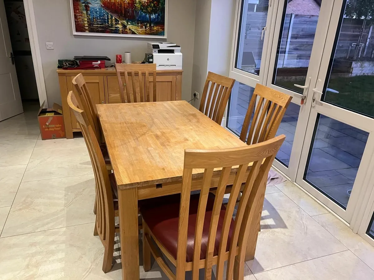 Table and chairs - Image 4