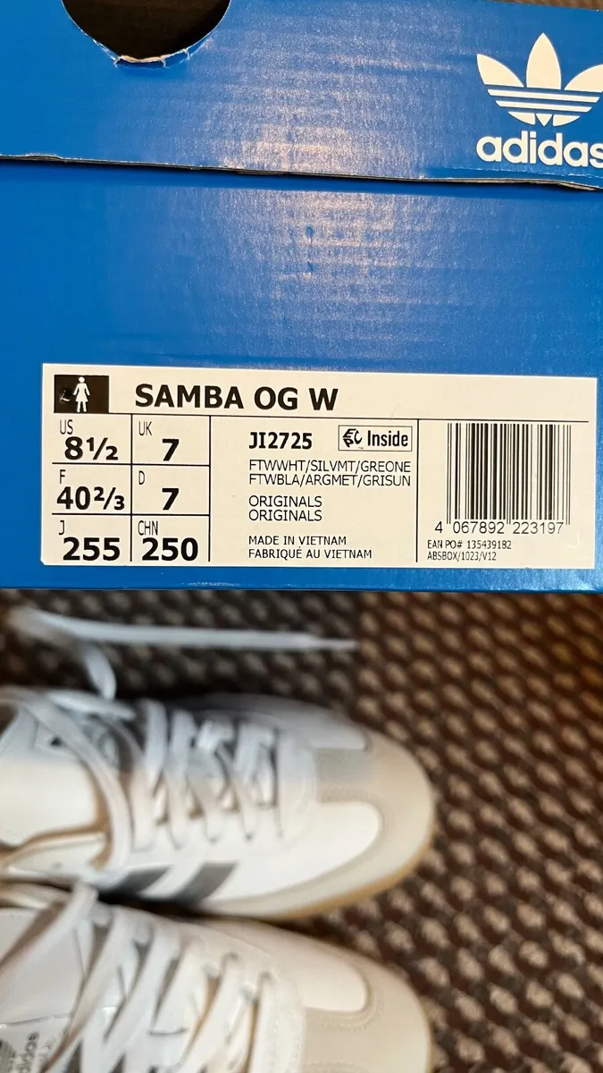 Adidas Samba size 7 white & silver - Image 1