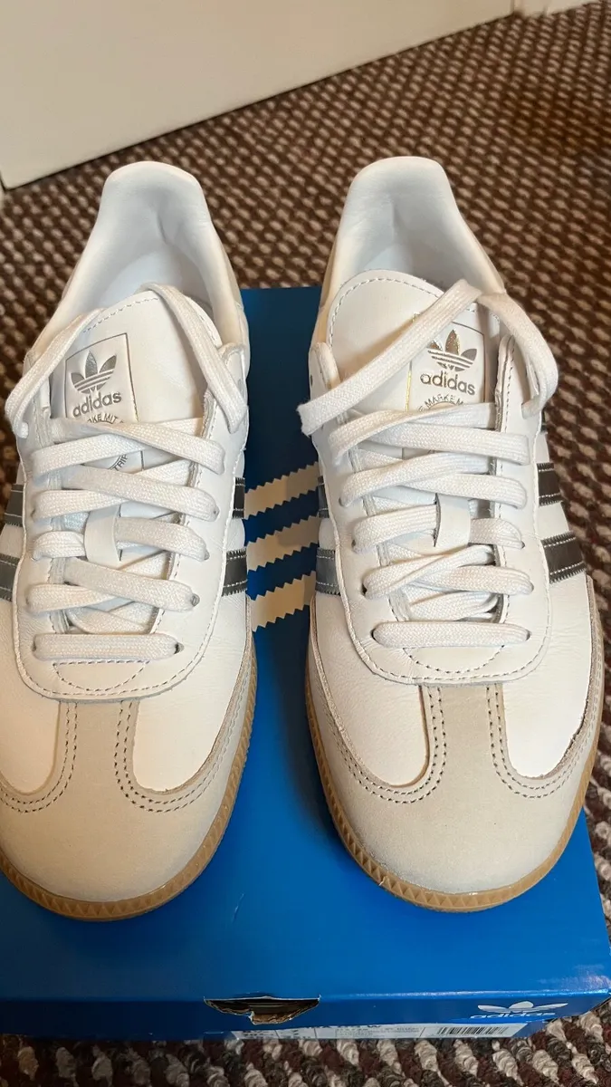 Adidas Samba size 7 white & silver - Image 4
