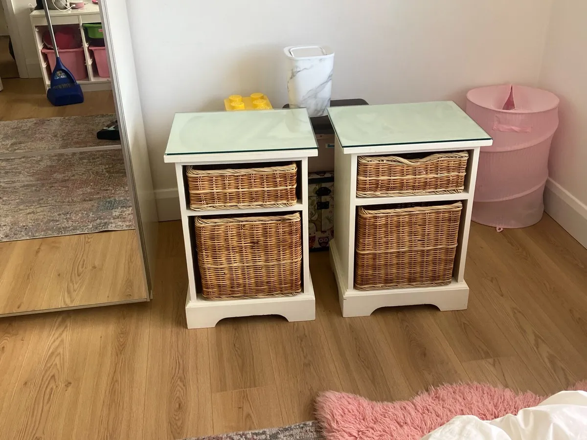 Bedside lockers