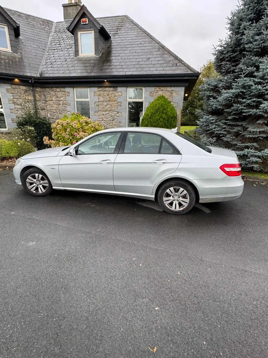 Mercedes - Image 2