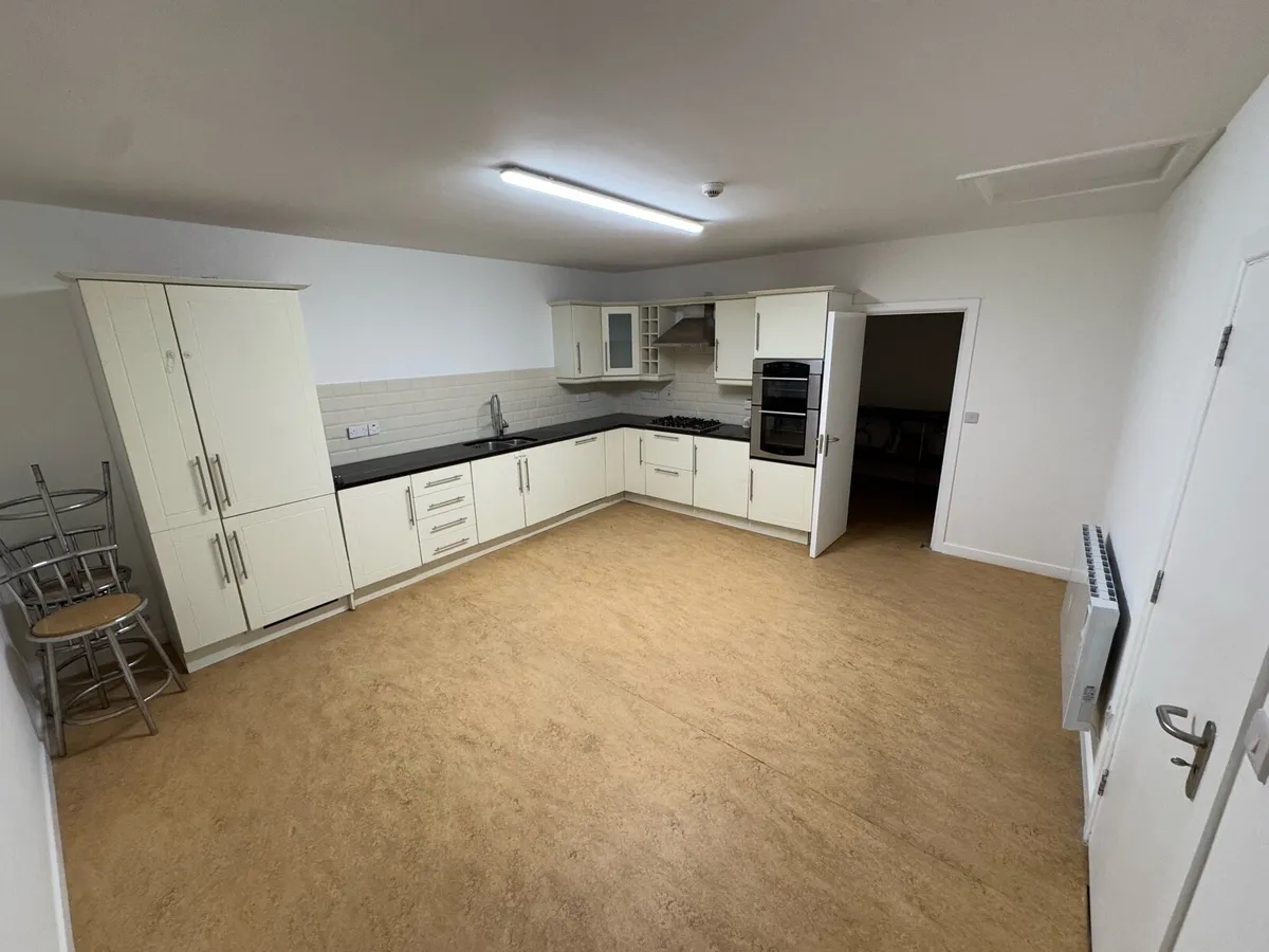 Apartment and stables to rent - Image 3