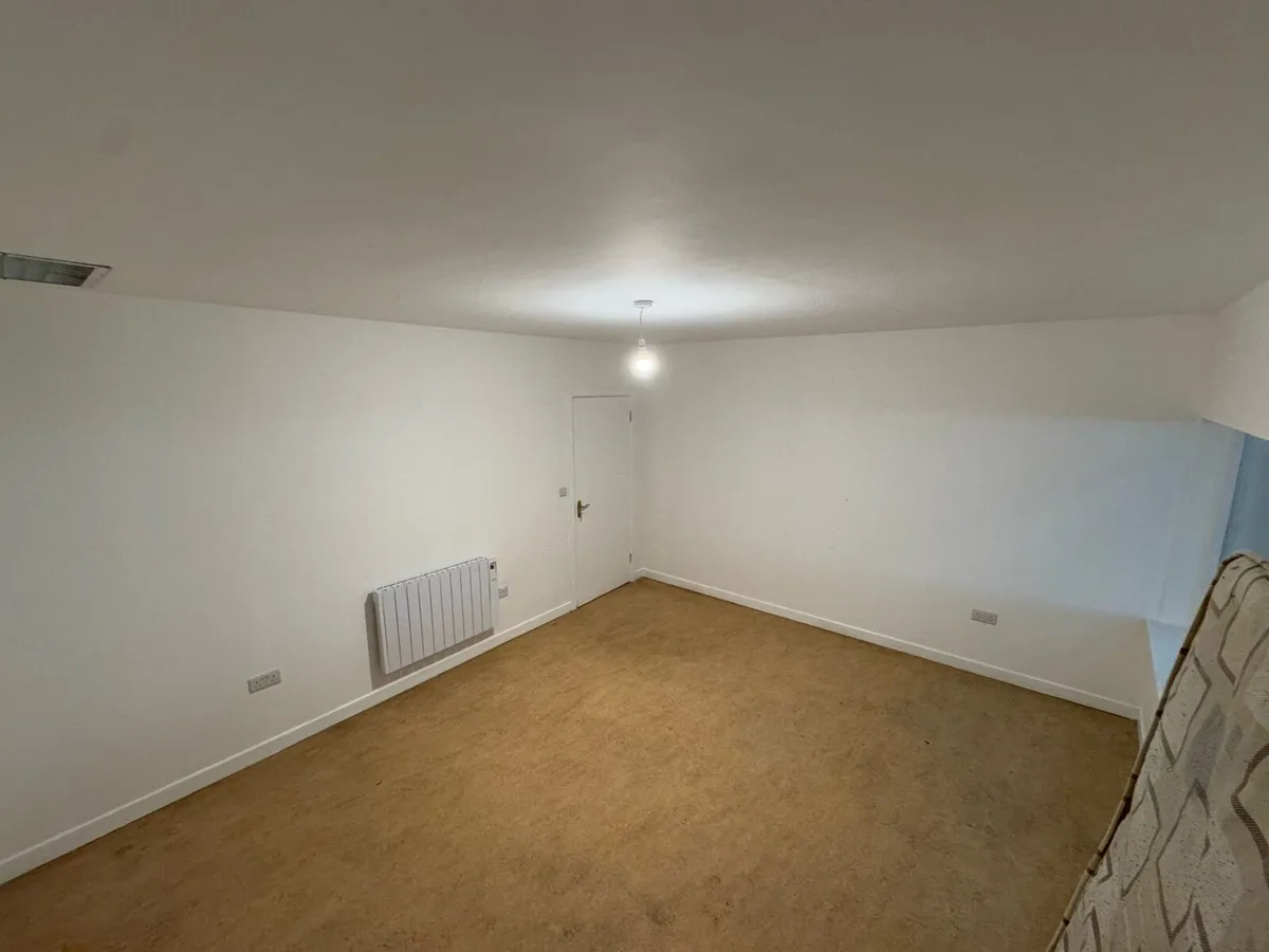 Apartment and stables to rent - Image 4