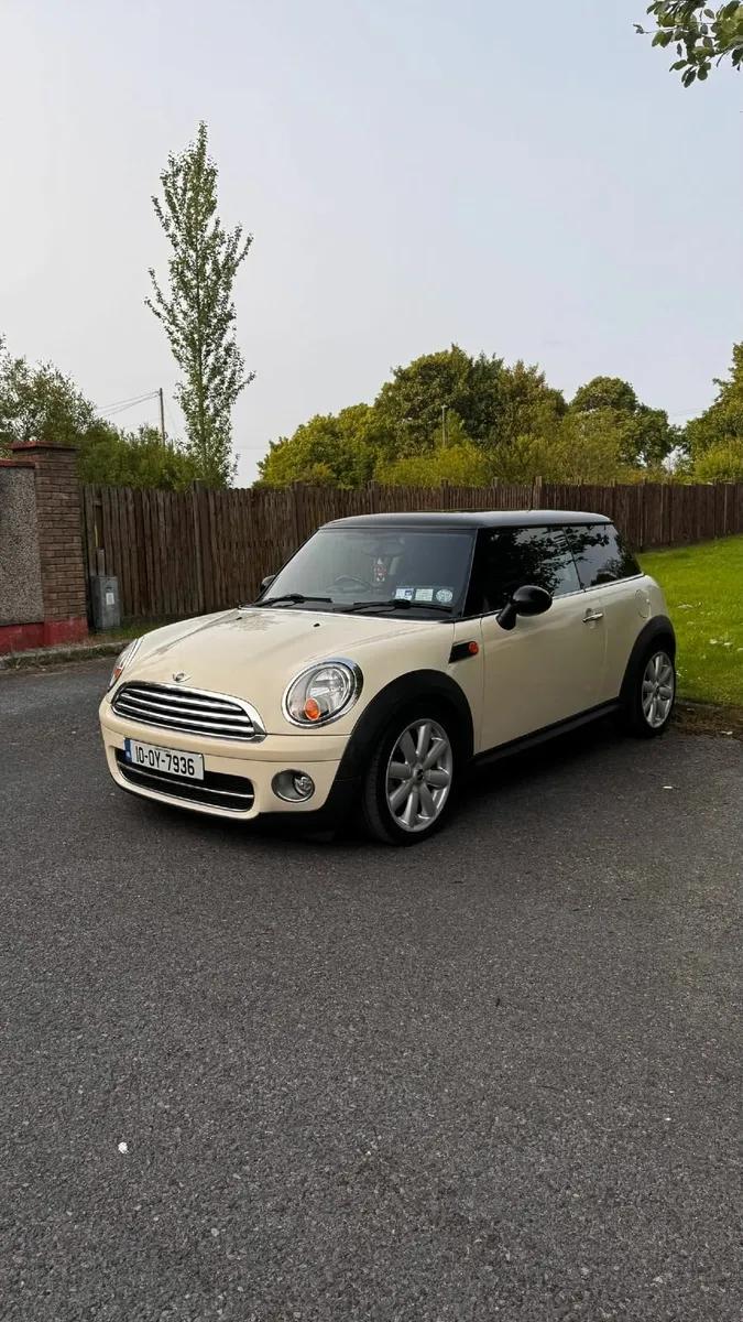 Mini Cooper 2010 - Image 2