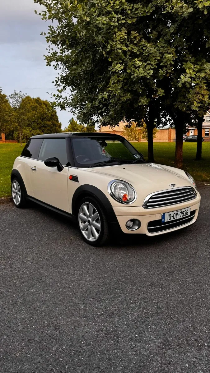 Mini Cooper 2010 - Image 1