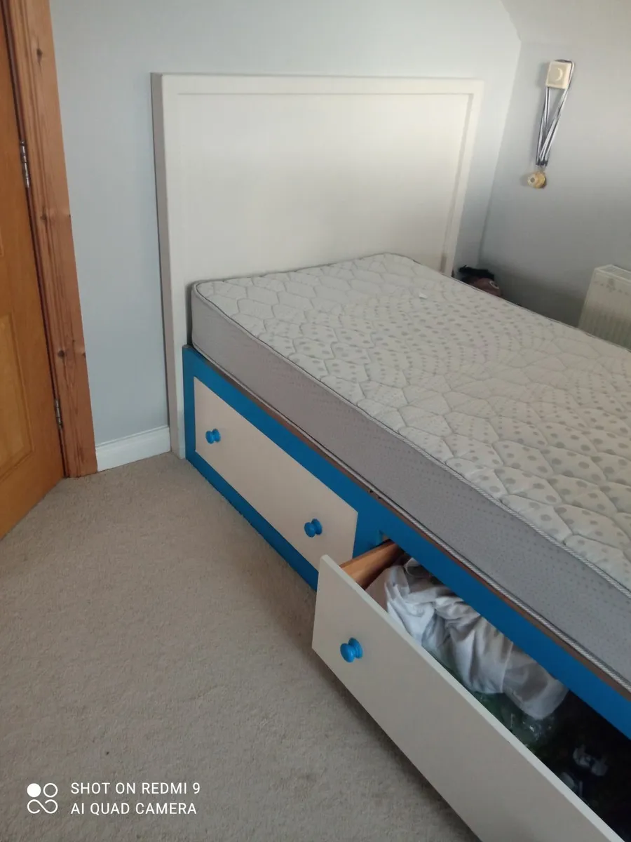 4foot bed. Solid wood - Image 2