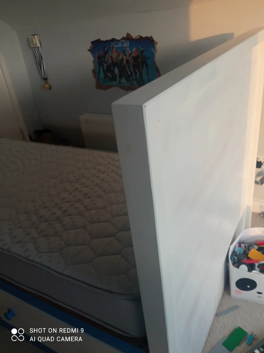 4foot bed. Solid wood - Image 3