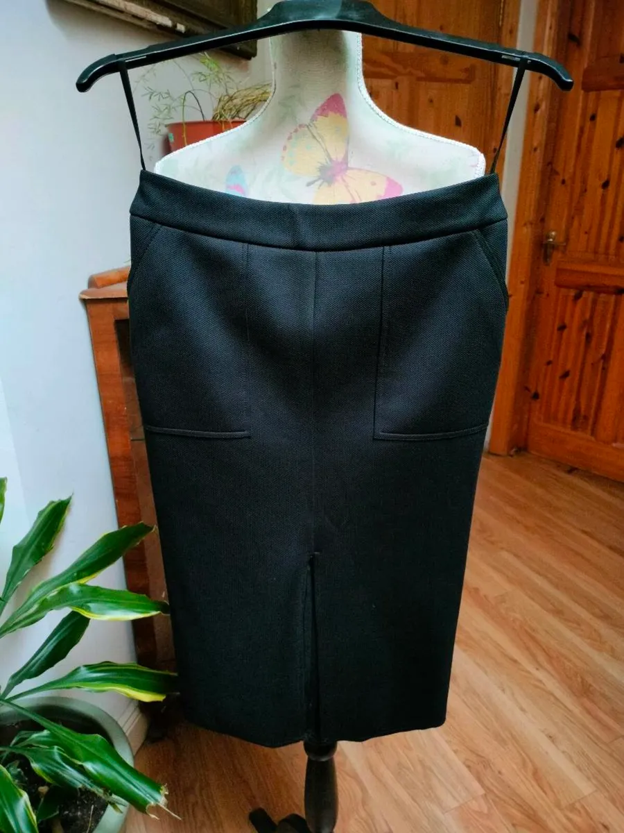 Ladies River Island black stretch skirt, new with - Image 1