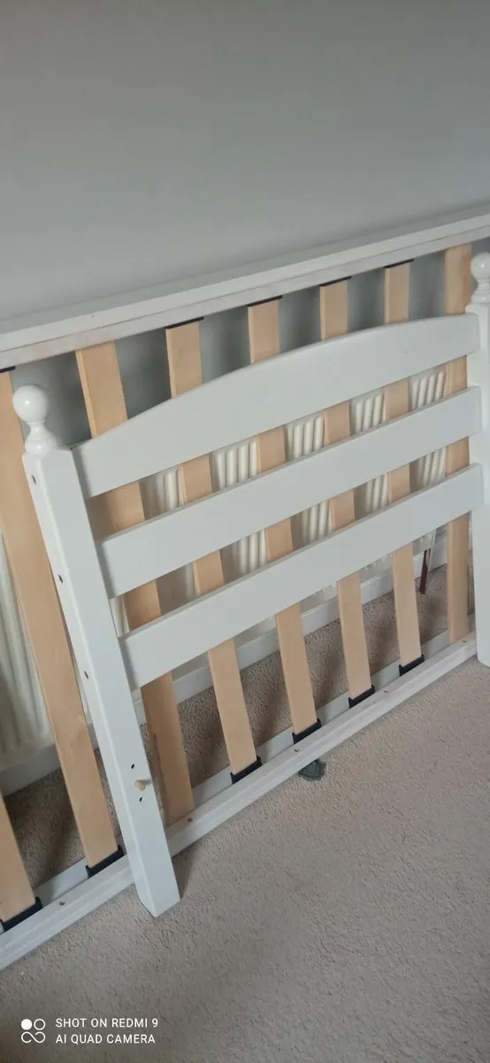 Single beds x 2 - Image 1