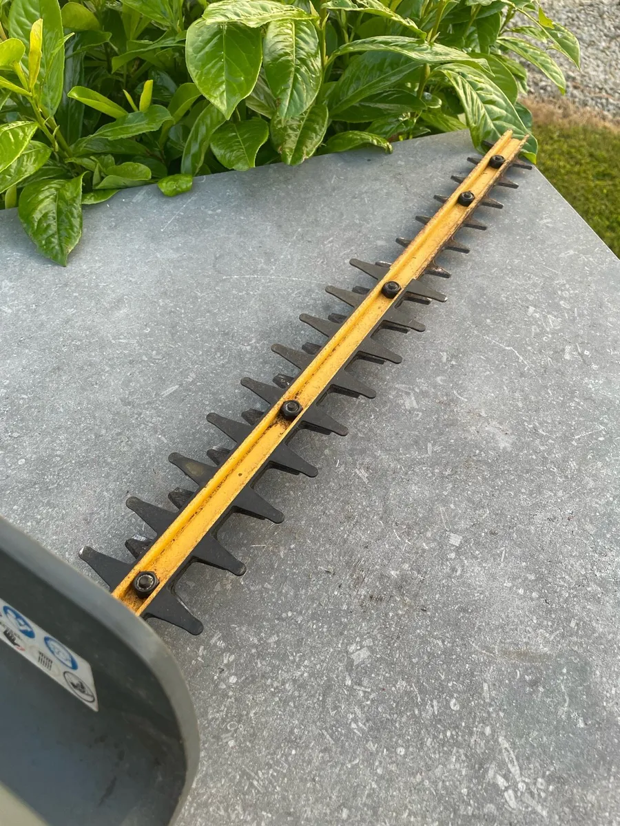 Ryobi hedge trimmer - Image 2