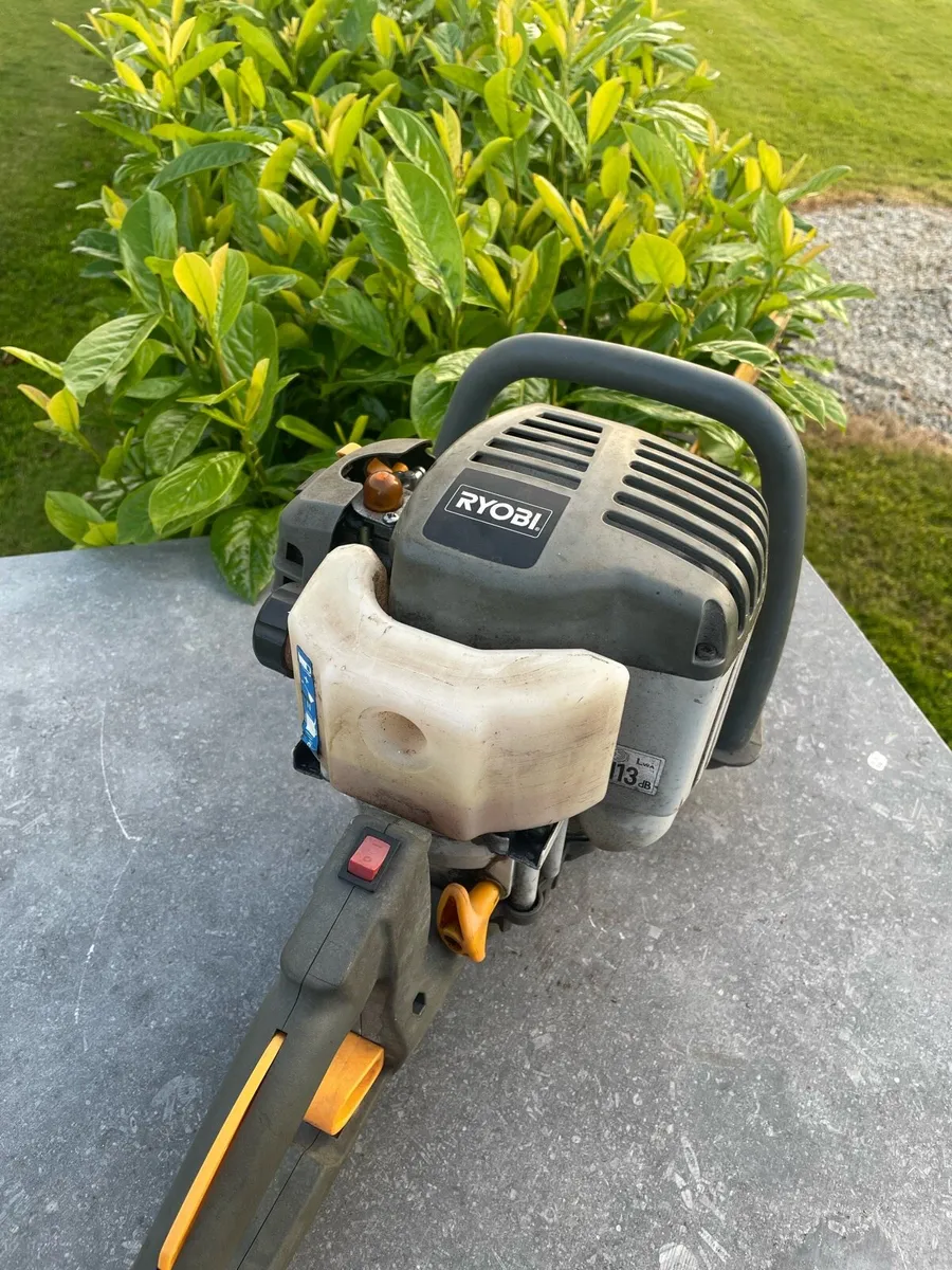 Ryobi hedge trimmer - Image 1