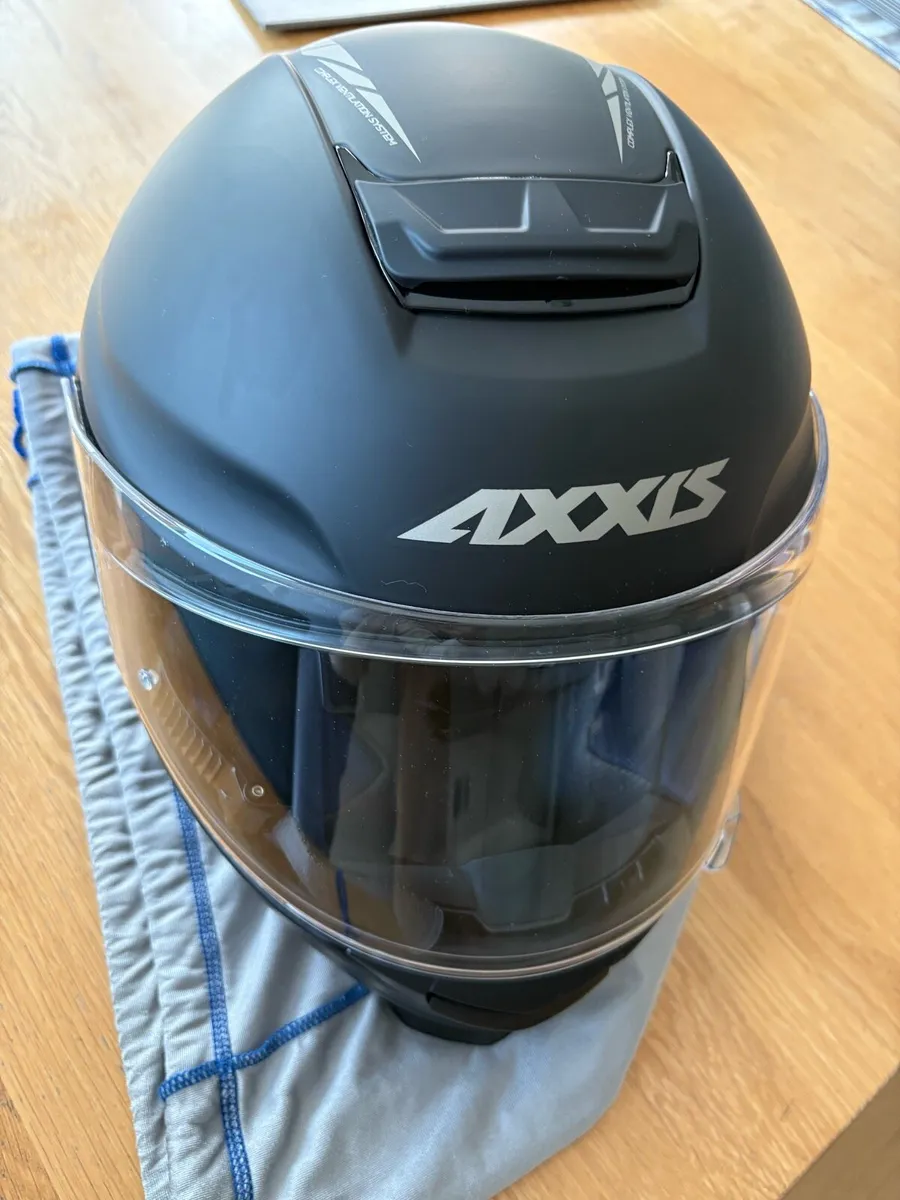 Axxis Motorcycle Helmet - Image 1