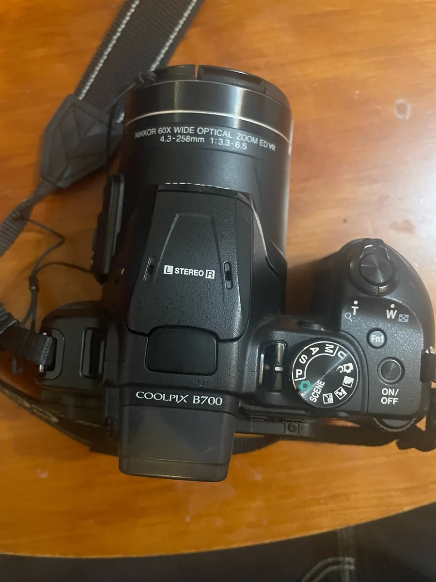 *MINT CONDITION*  Nikon CoolPix B700 Camera - Image 2