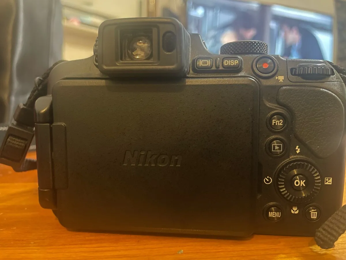 *MINT CONDITION*  Nikon CoolPix B700 Camera - Image 3