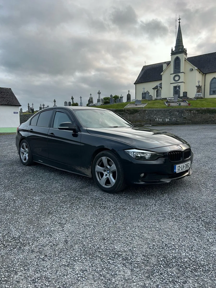BMW 3-series all black - Image 1
