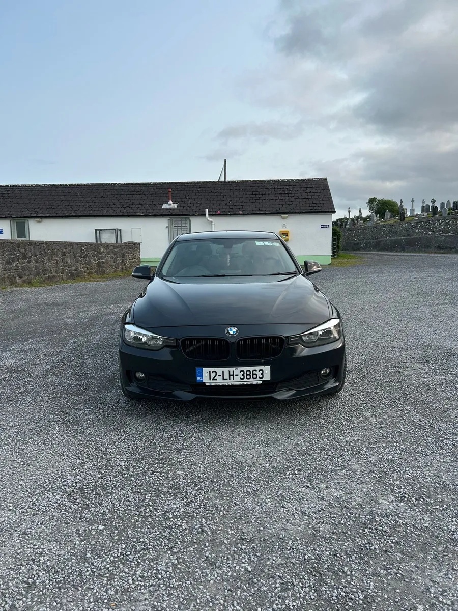 BMW 3-series all black - Image 2