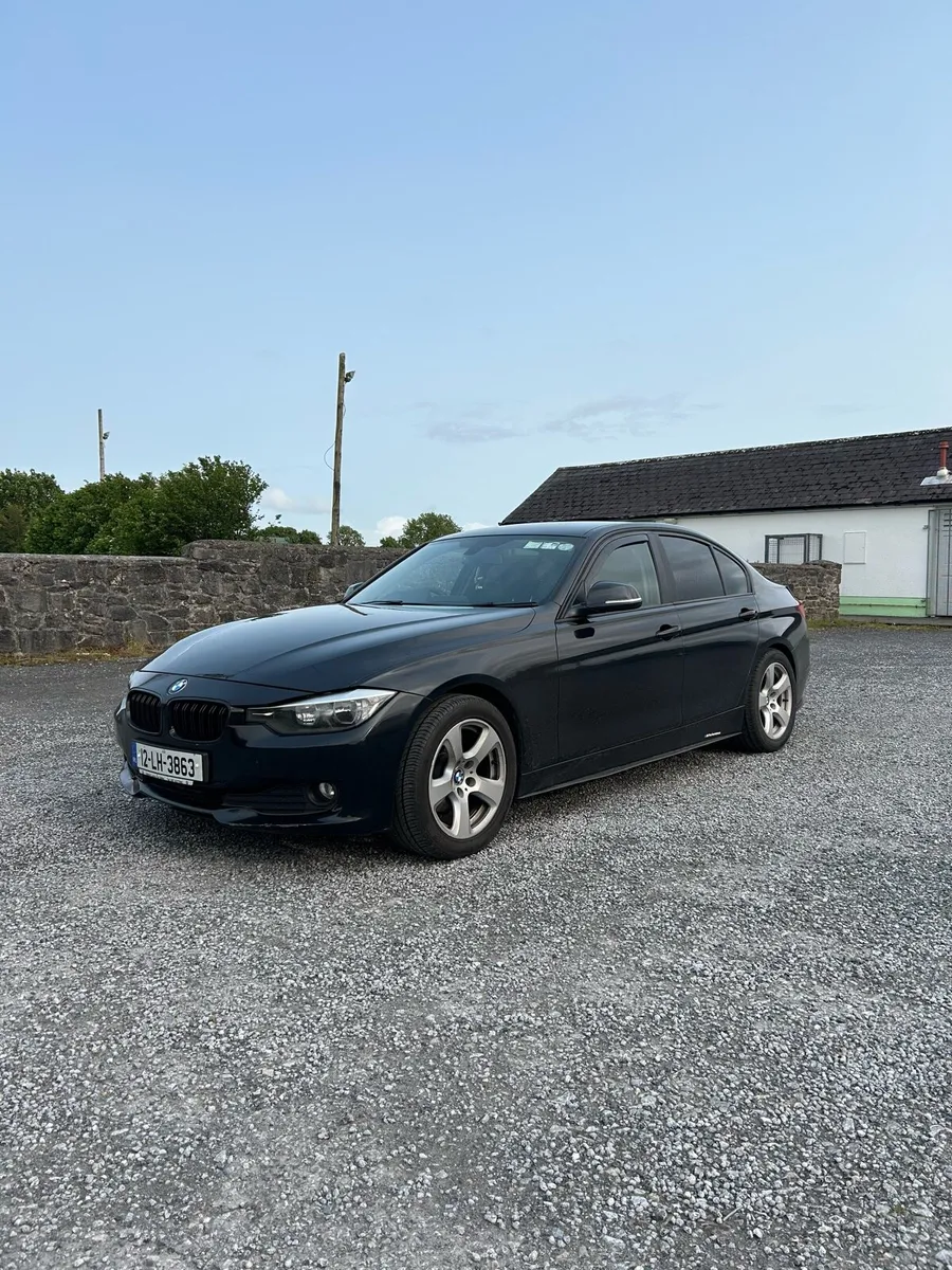 BMW 3-series all black - Image 3