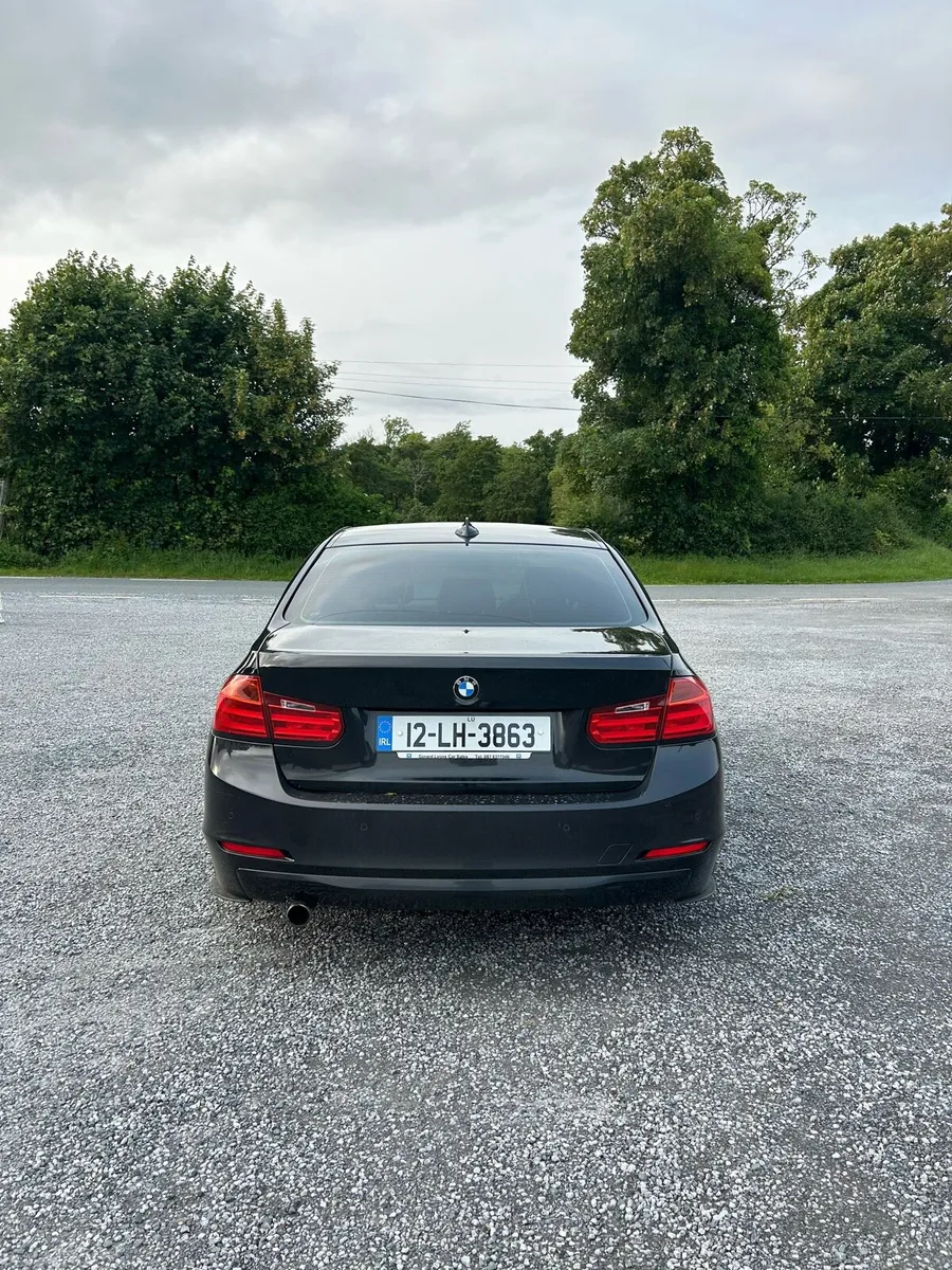 BMW 3-series all black - Image 4