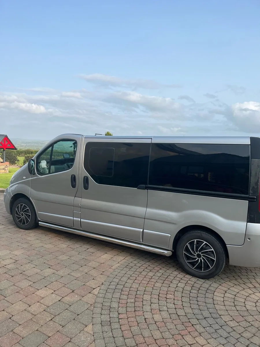 9 seat people carrier - Image 2