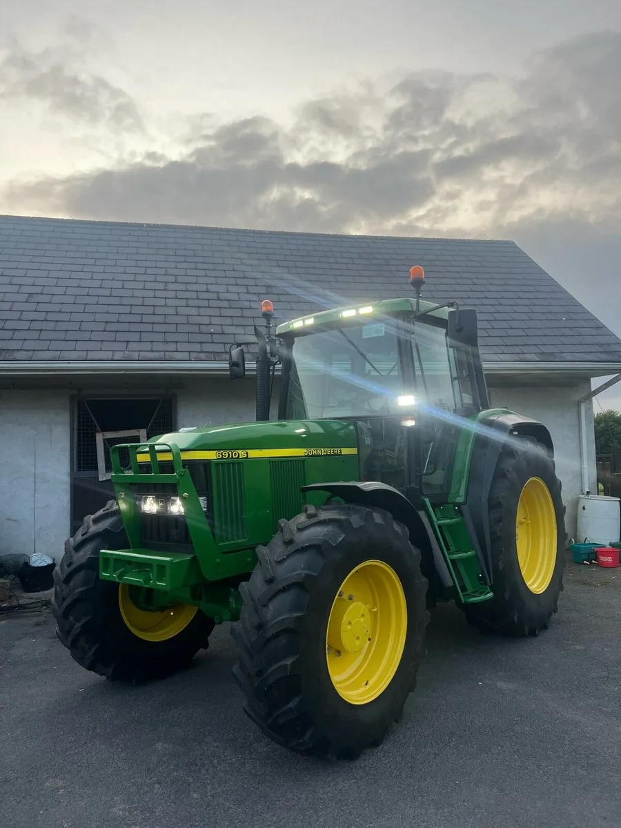 John Deere 6910s - Image 4