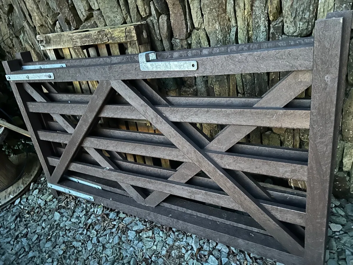 Composite Gate - Image 1